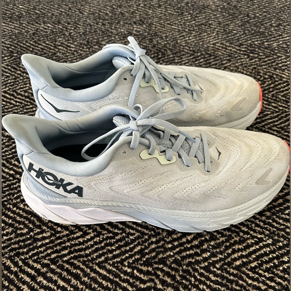 HOKA arahi 6